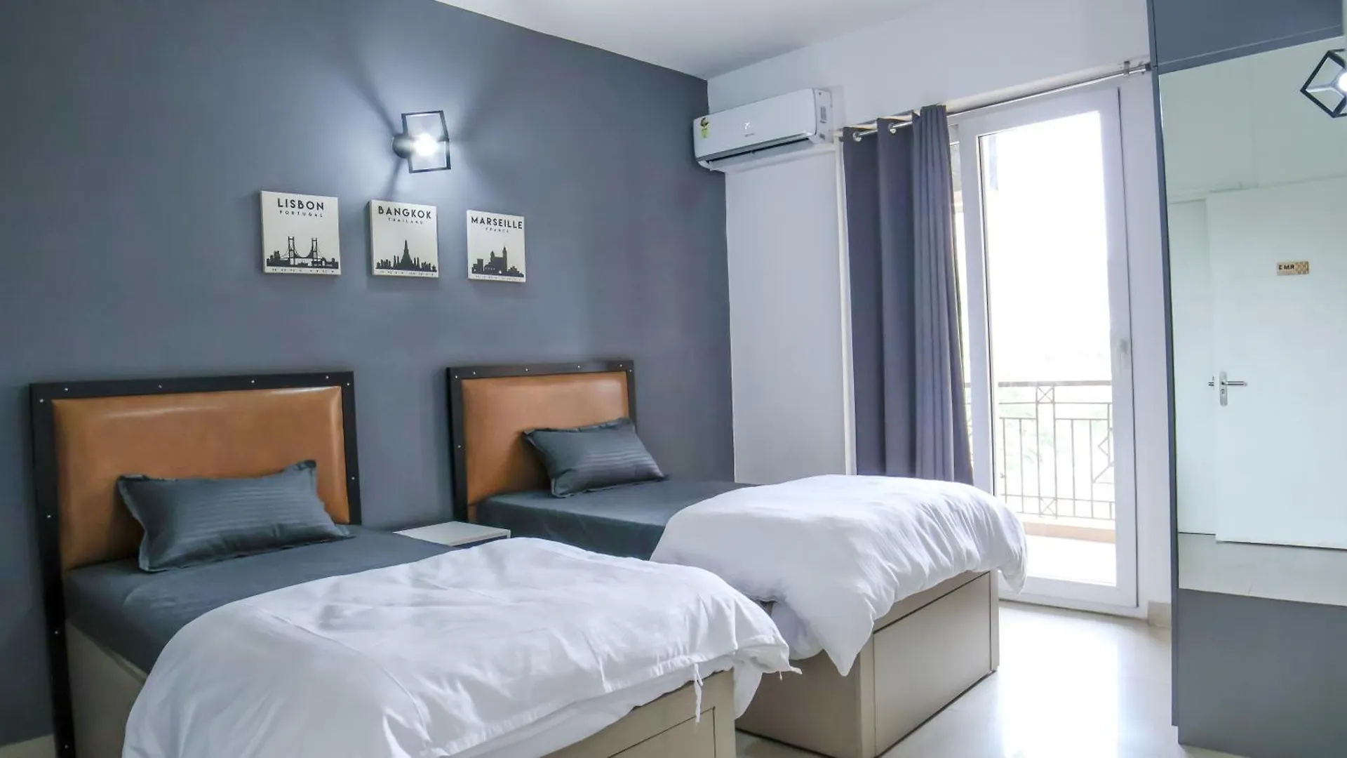 Housr Sector 69 Gurgaon Near Sohna Road Daire 0*,  Hindistan
